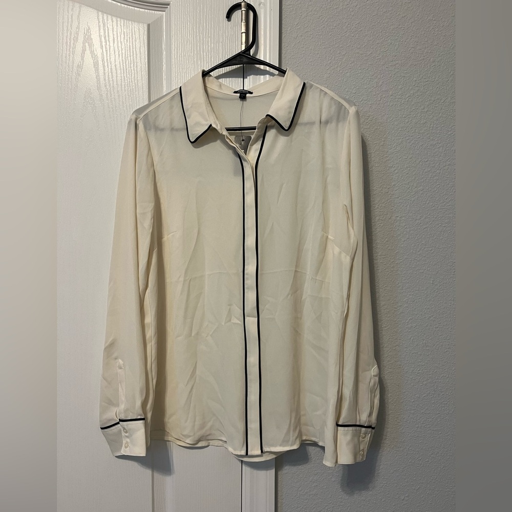 NWT Express Relaxed Portofino Cream Button Down with Black Lining Size L